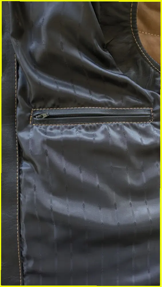 gilet left pocket.webp